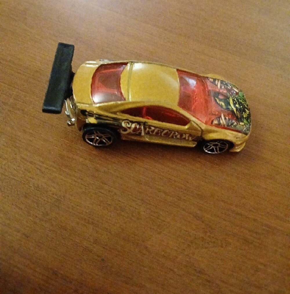 2001 Hot Wheels Gold Scarecrow Cougar Collectible Car - Picture 6 of 7
